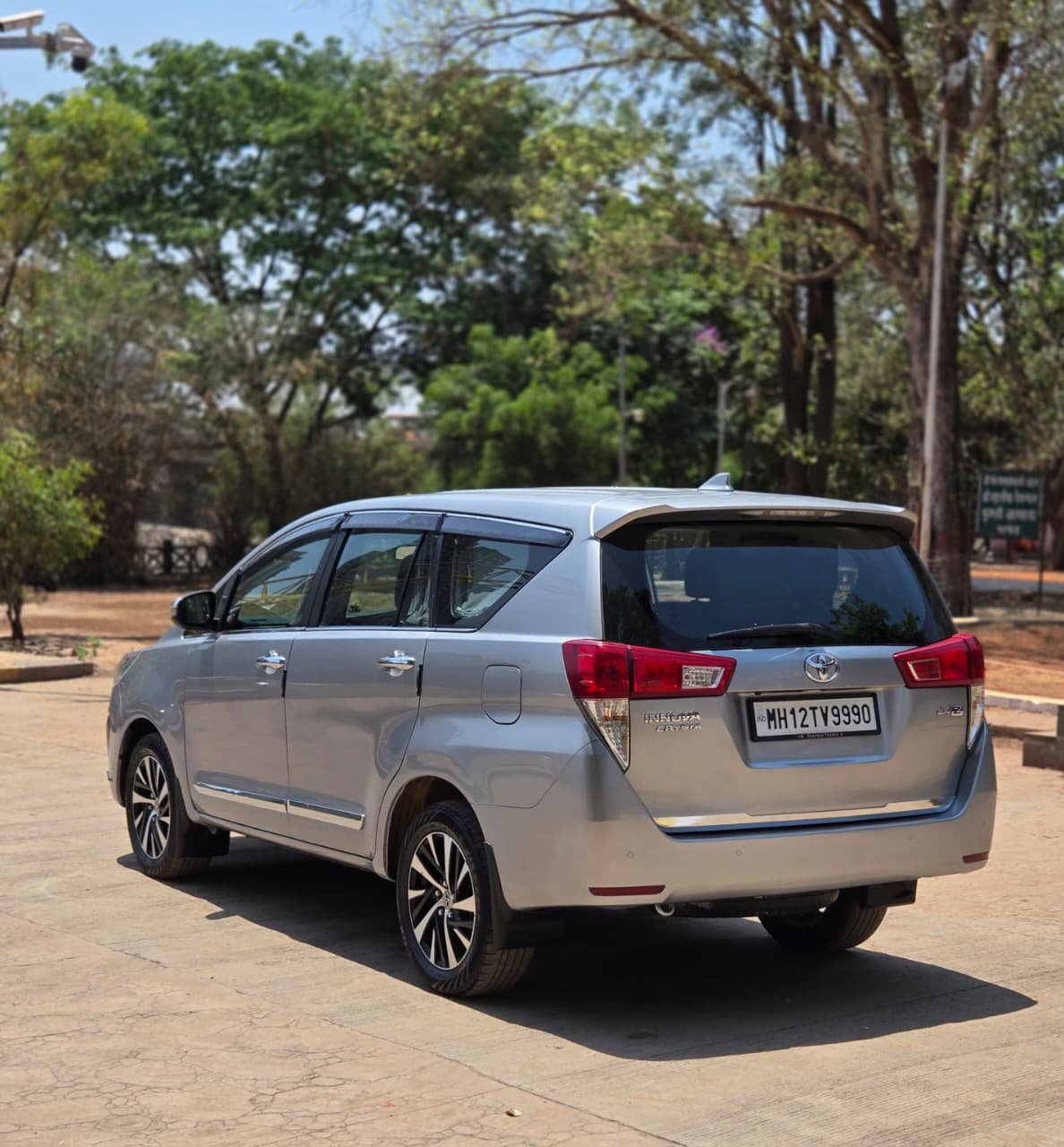 Innova Crysta 
